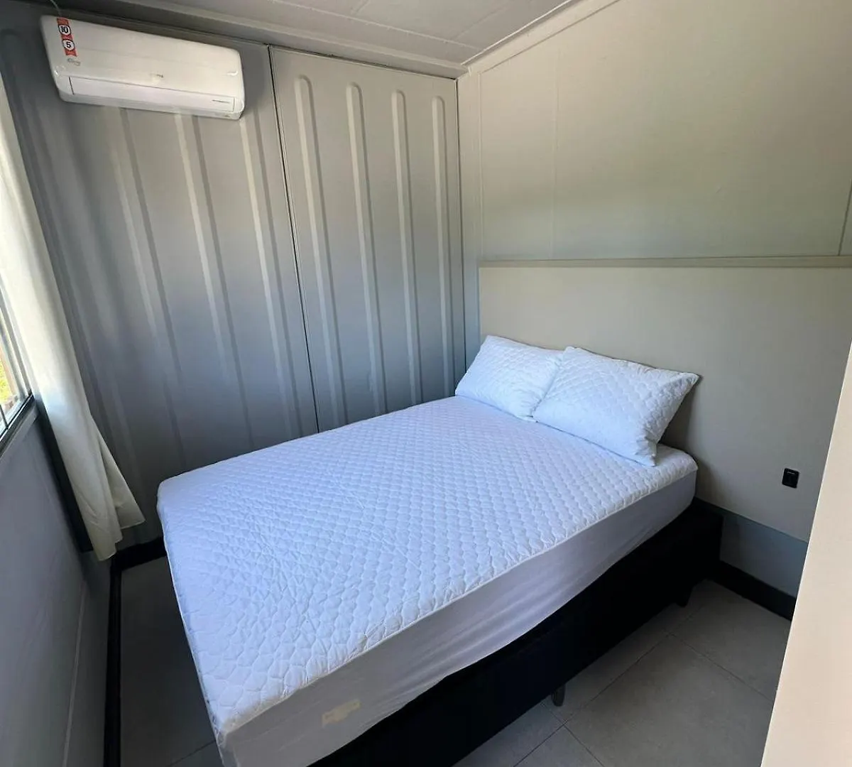 Hôtel capsule Hotel Kitnet Container Preco Acessivel Para Verao Em Bombinhas 400 Mt Da Praia